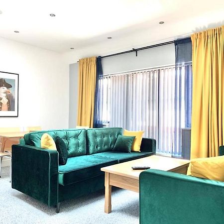 Premium Apartments Thatcham Broadway Екстериор снимка
