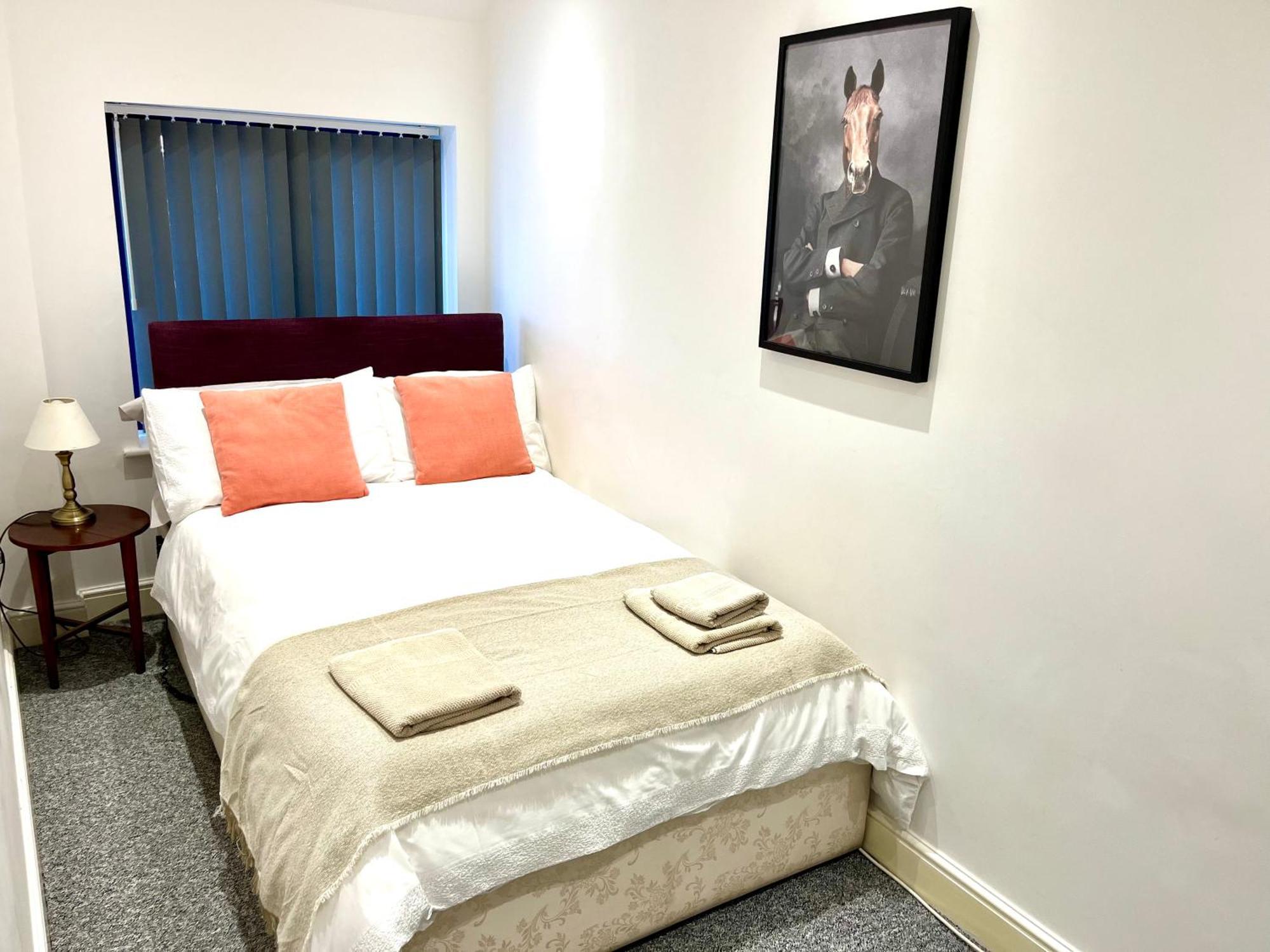 Premium Apartments Thatcham Broadway Екстериор снимка